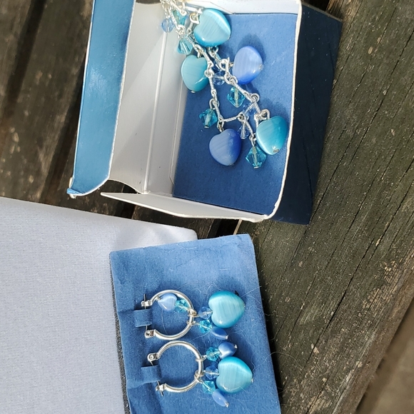 Vintage Avon cats eye bracelet and earrings set. blue shaded stones and silver - Picture 3 of 4